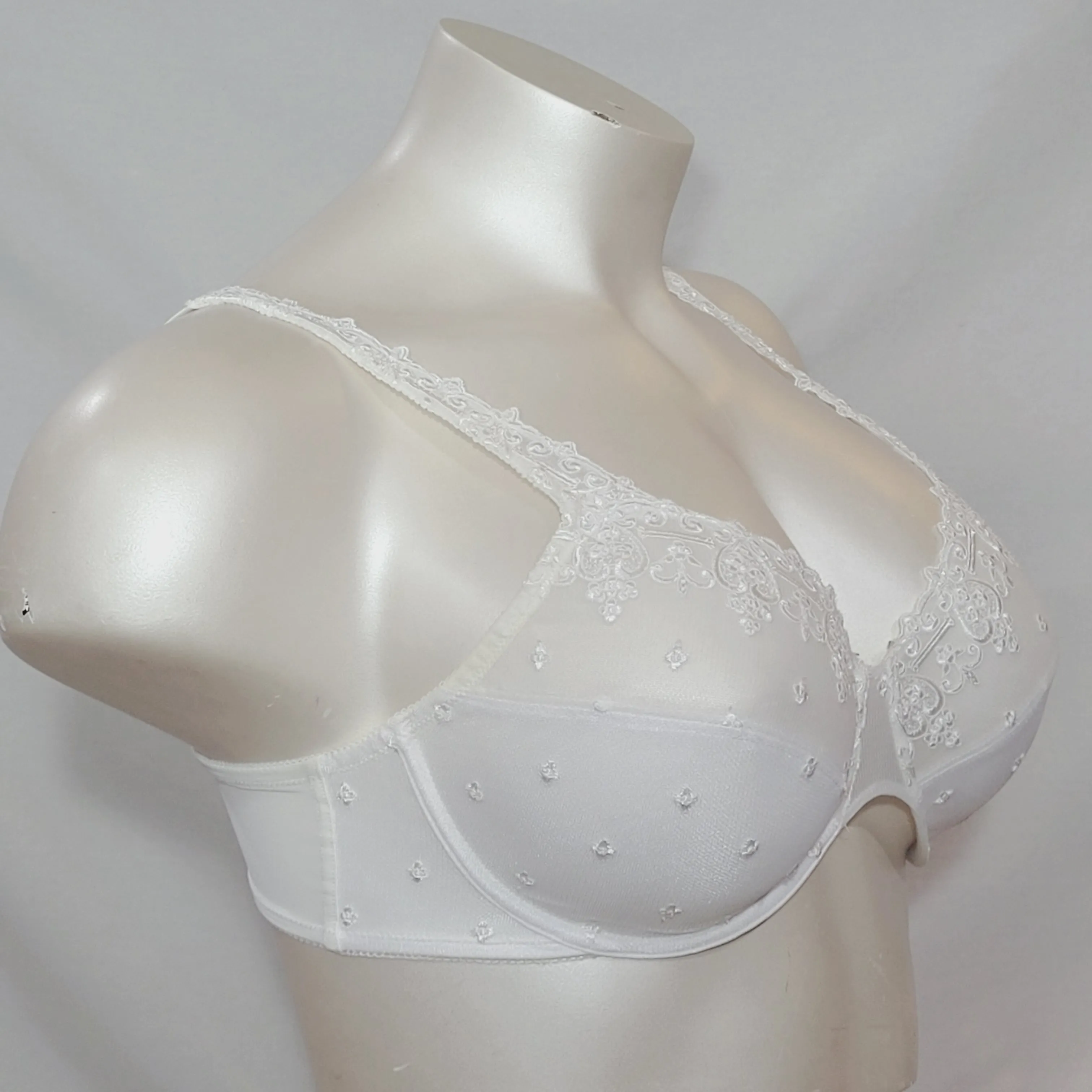 Bali 3573 Semi Sheer Lace Desire Minimizer Underwire Bra 40C White