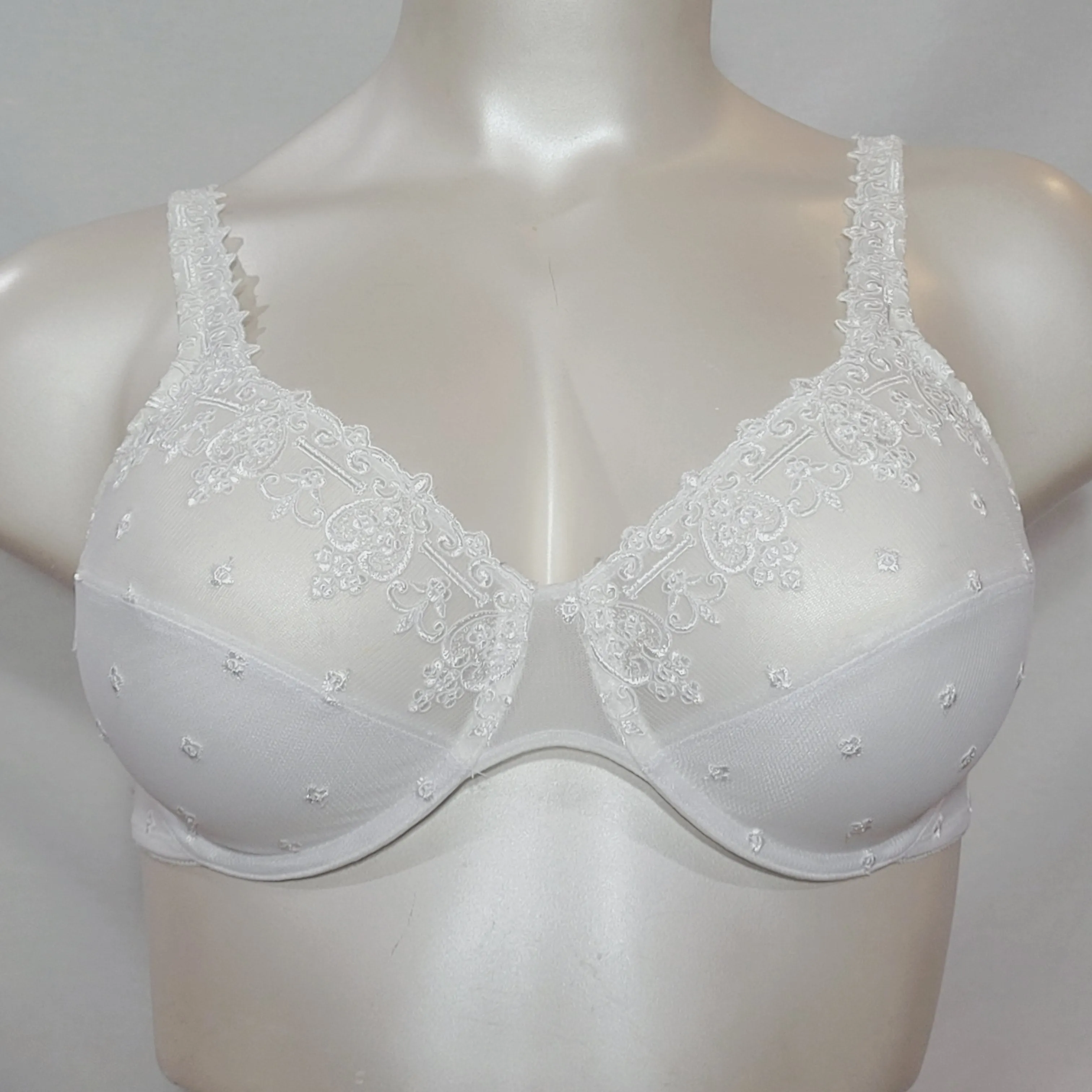 Bali 3573 Semi Sheer Lace Desire Minimizer Underwire Bra 40C White