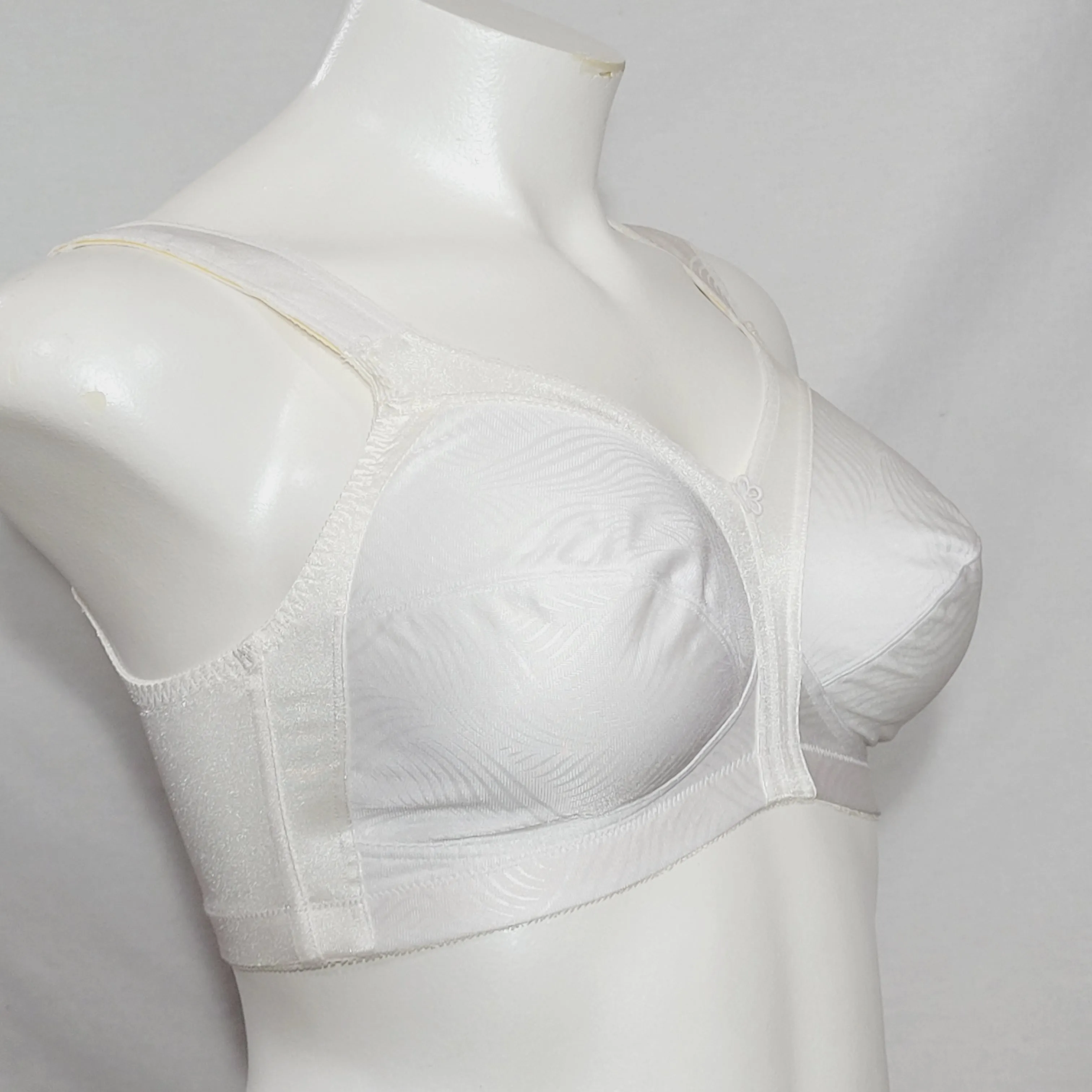 Exquisite Form 2558 Jacquard Satin Divided Cup Wire Free Bra 42B White NWOT