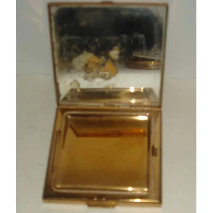 Marching Band Enamel Compact By Volupte