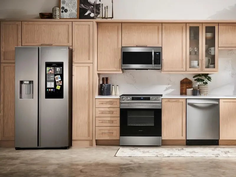 Samsung RS27T5561SR 26.7 cu. ft. Large Capacity Side-by-Side Refrigerator with Touch Screen Family Hub™ in Stainless Steel